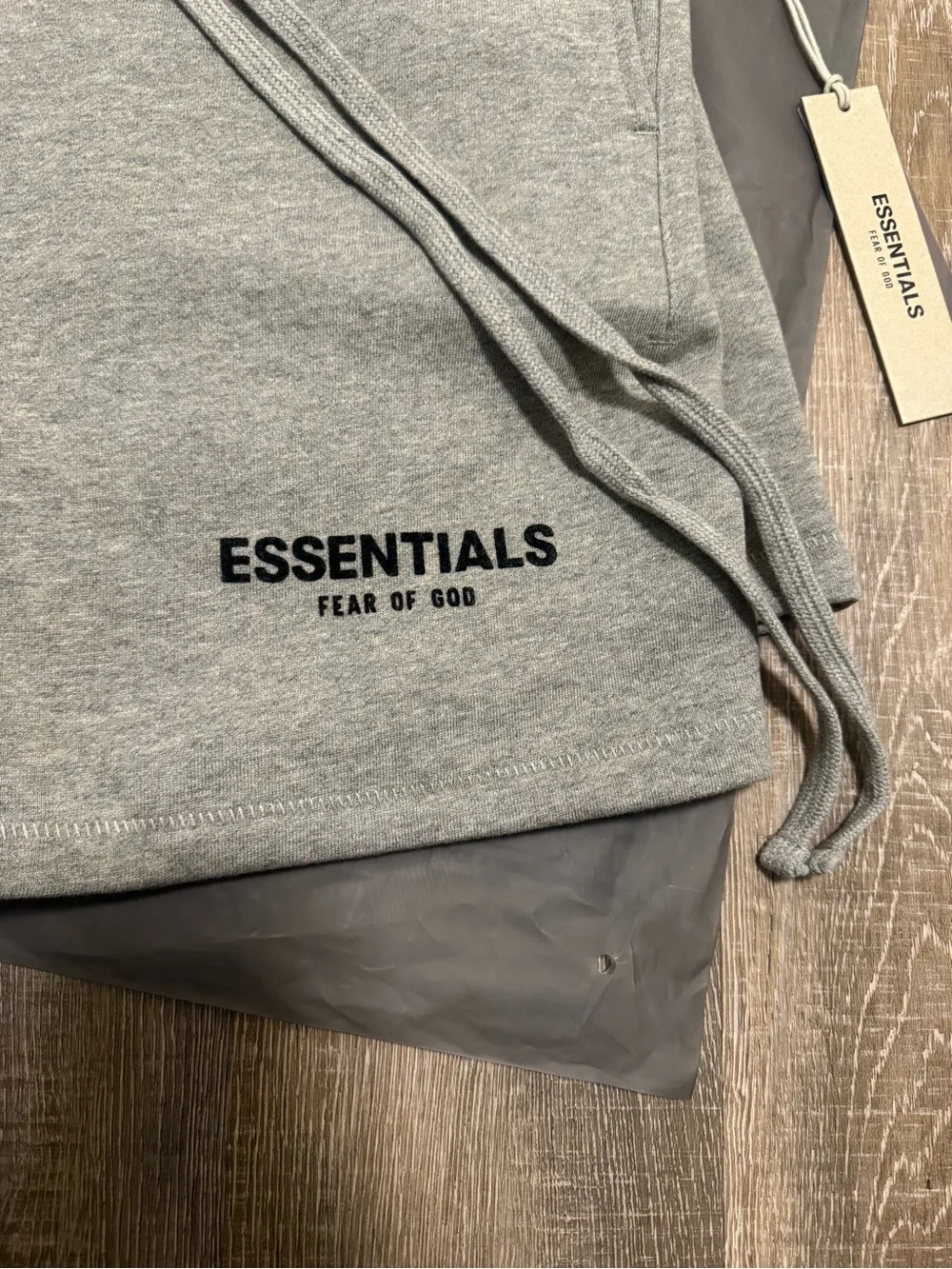 Fear of God Essentials Shorts - Picture 4 of 6